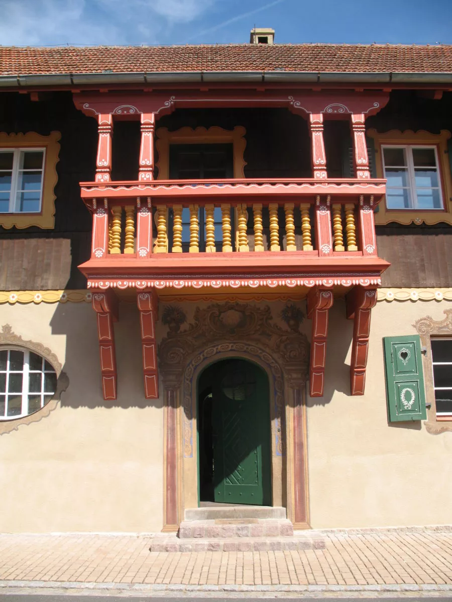 Eingang — vorher und nachher Nachher